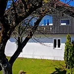 Naehe Starnberger See, Schoene Ferienwohnung, Gaestewohnung 125qm Eg Und Og Kontaktfrei Apartman