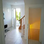Naehe Starnberger See, Schoene Ferienwohnung, Gaestewohnung 125qm Eg Und Og Kontaktfrei Apartman *