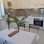 Naehe Starnberger See, Schoene Ferienwohnung, Gaestewohnung 125qm Eg Und Og Kontaktfrei Apartman
