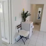 Naehe Starnberger See, Schoene Ferienwohnung, Gaestewohnung 125qm Eg Und Og Kontaktfrei Apartman *
