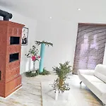 Naehe Starnberger See, Schoene Ferienwohnung, Gaestewohnung 125qm Eg Und Og Kontaktfrei Apartman