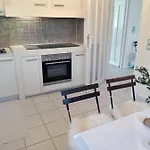 Naehe Starnberger See, Schoene Ferienwohnung, Gaestewohnung 125qm Eg Und Og Kontaktfrei Apartman *