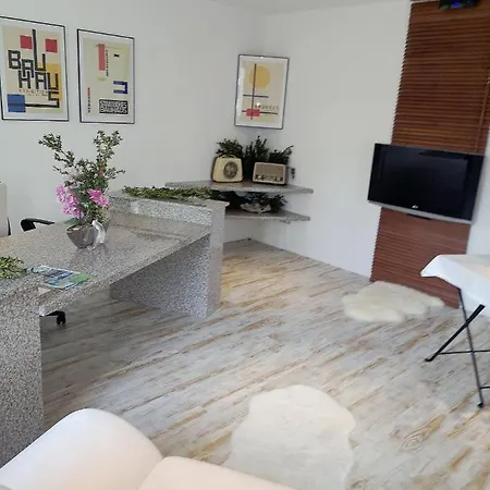 Naehe Starnberger See, Schoene Ferienwohnung, Gaestewohnung 125qm Eg Und Og Kontaktfrei