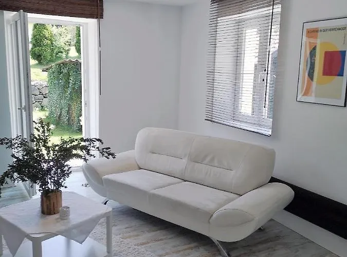 Naehe Starnberger See, Schoene Ferienwohnung, Gaestewohnung 125qm Eg Und Og Kontaktfrei