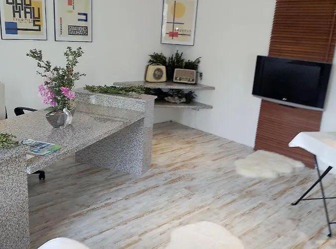 Naehe Starnberger See, Schoene Ferienwohnung, Gaestewohnung 125qm Eg Und Og Kontaktfrei