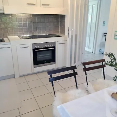Naehe Starnberger See, Schoene Ferienwohnung, Gaestewohnung 125qm Eg Und Og Kontaktfrei アパート *